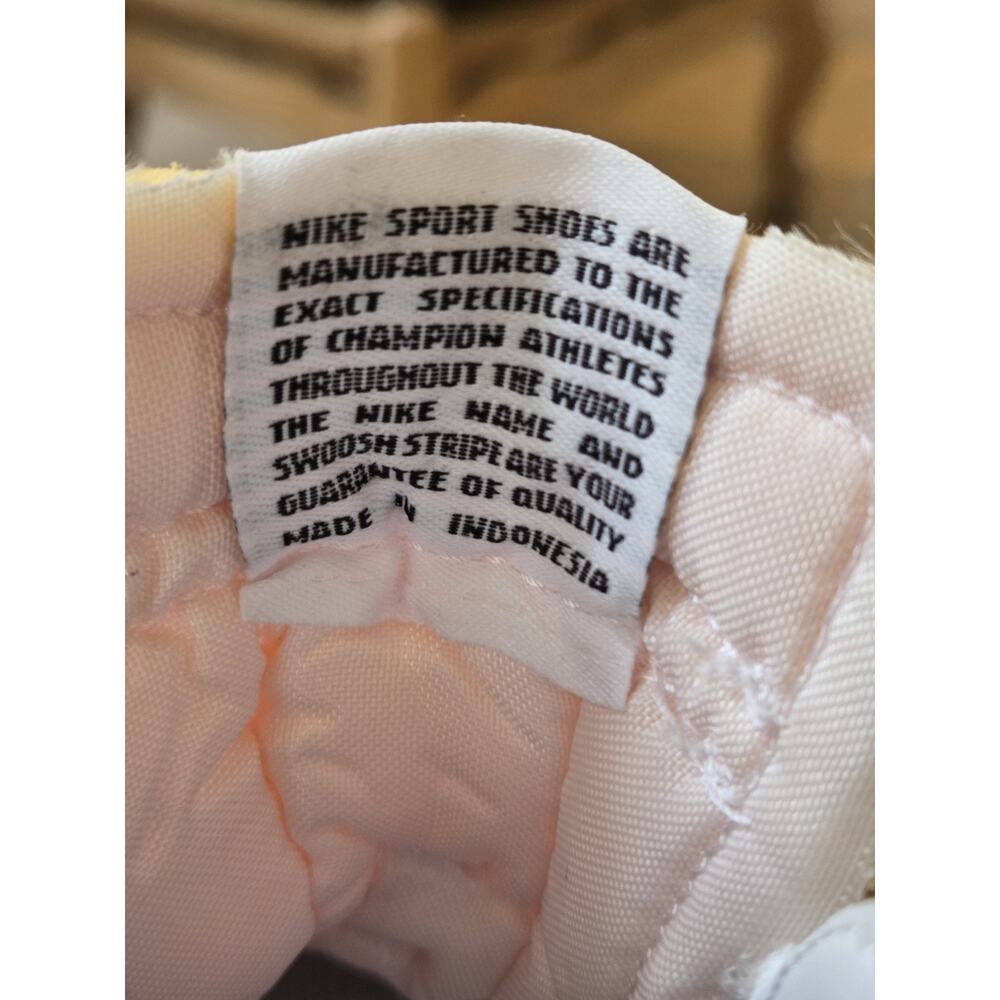 Nike  Women's  'Blazer Mid 77'  White and Black size 6 - Picture 7 of 11